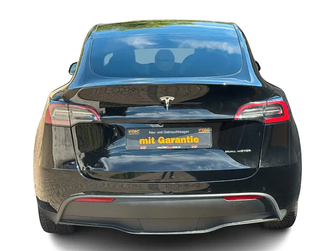 Tesla Model Y - Thumbnail 8