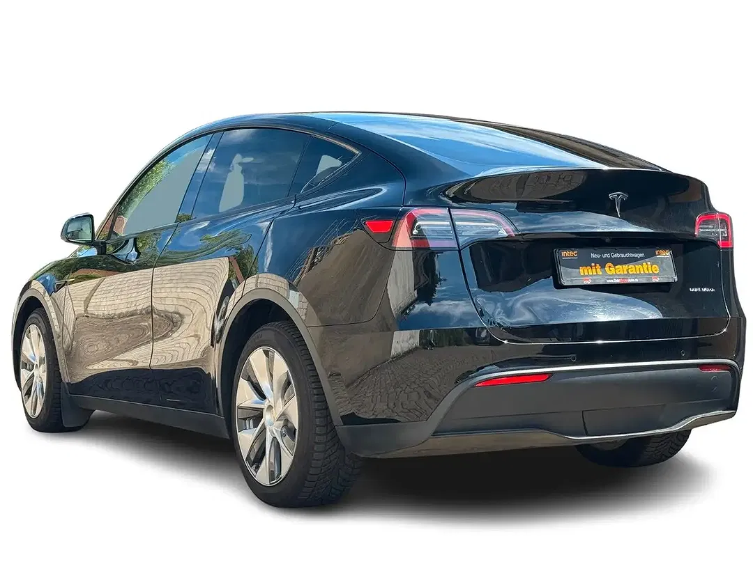 Tesla Model Y - Thumbnail 9
