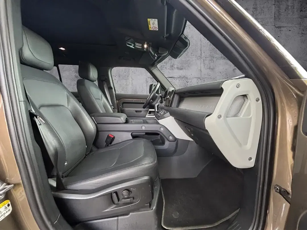 Land Rover Defender - Thumbnail 3