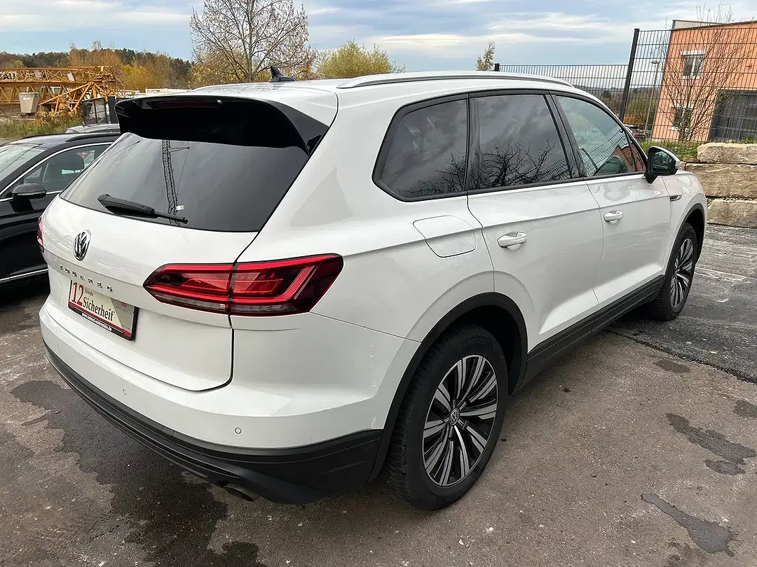 Volkswagen Touareg - Thumbnail 10