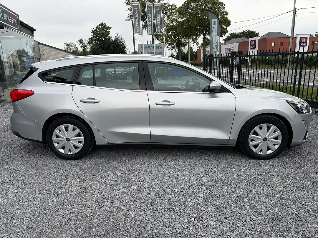 Ford Focus - Thumbnail 4