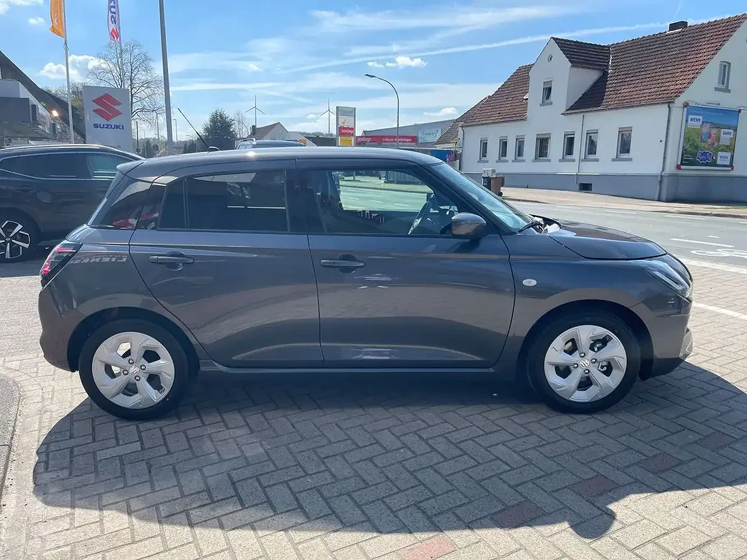 Suzuki Swift - Thumbnail 5