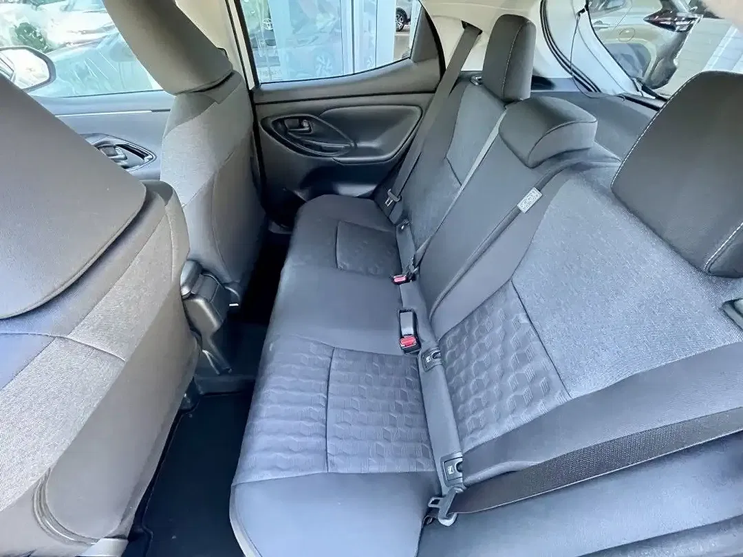 Toyota Yaris - Thumbnail 9