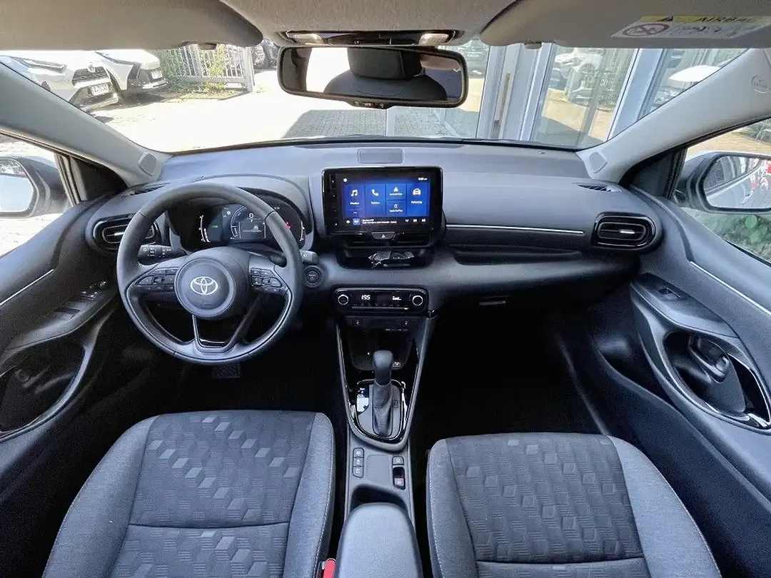 Toyota Yaris - Thumbnail 11