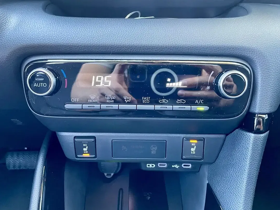 Toyota Yaris - Thumbnail 12