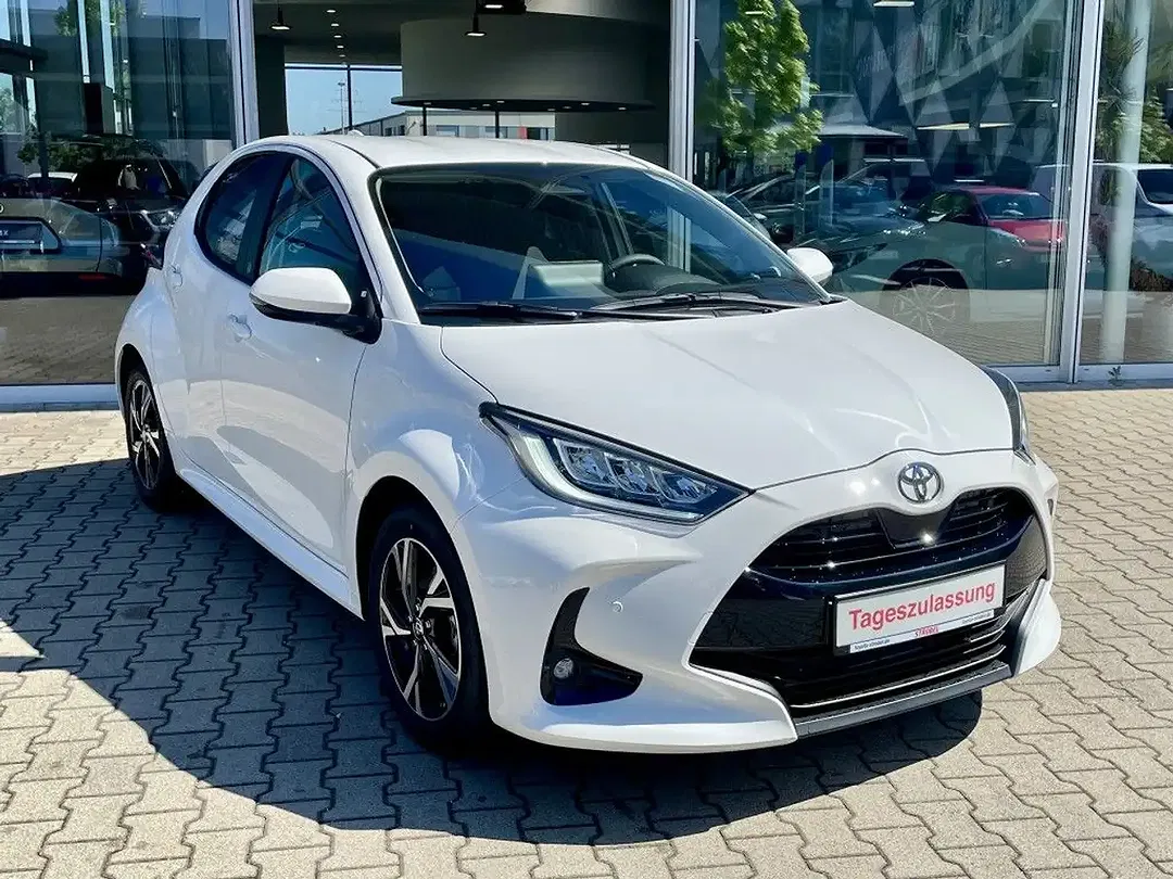 Toyota Yaris - Thumbnail 2