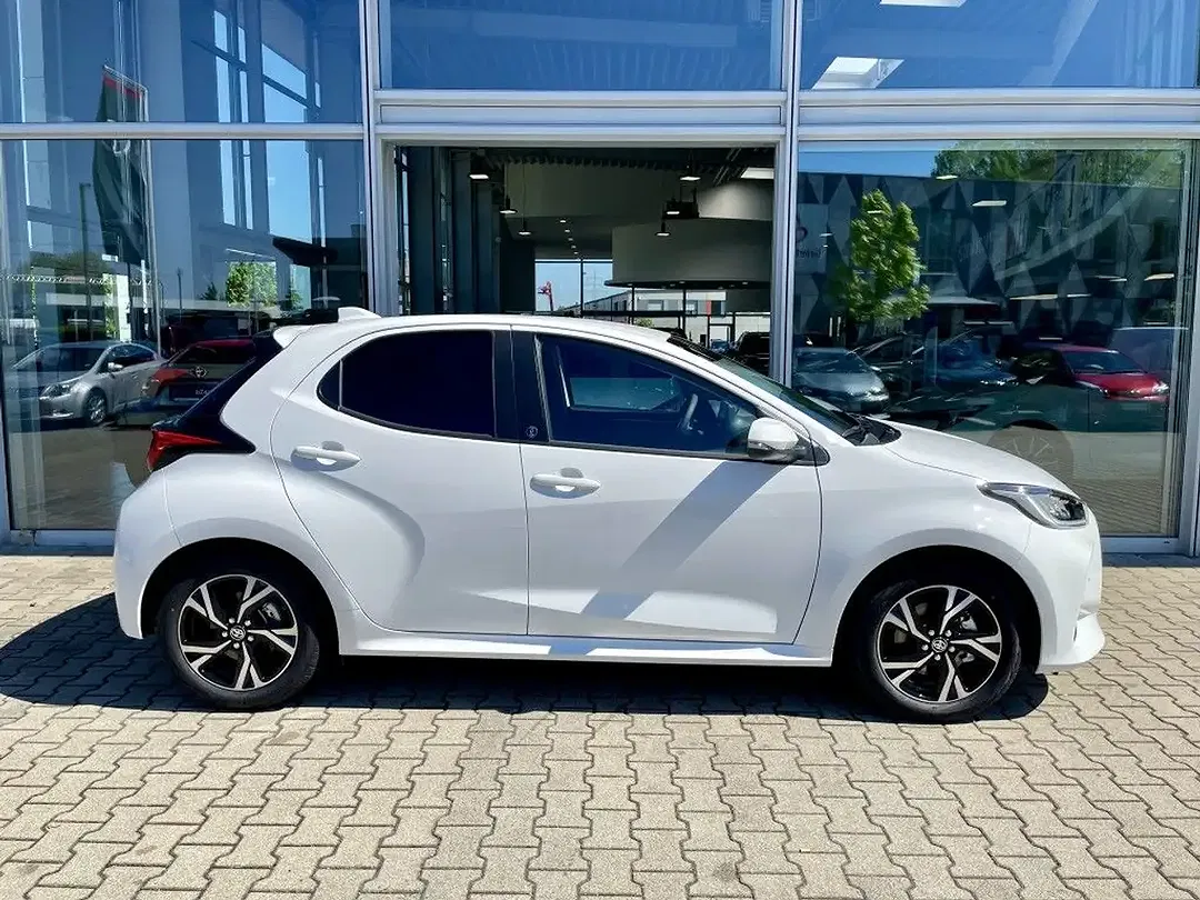 Toyota Yaris - Thumbnail 3