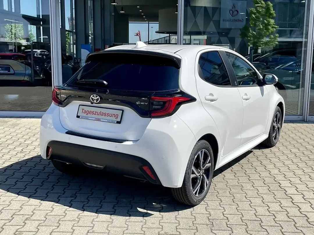 Toyota Yaris - Thumbnail 4
