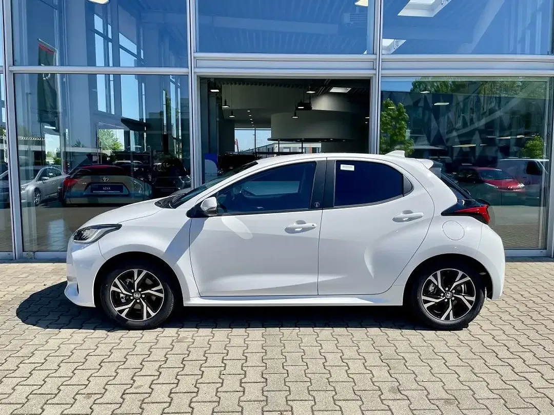 Toyota Yaris - Thumbnail 6