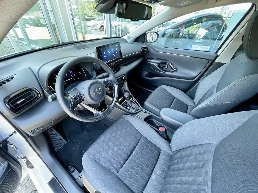 Toyota Yaris - Thumbnail 7