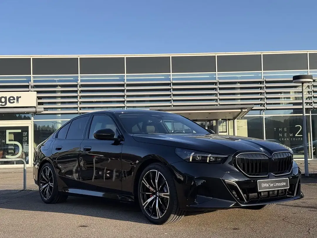 BMW 520 - Thumbnail 1