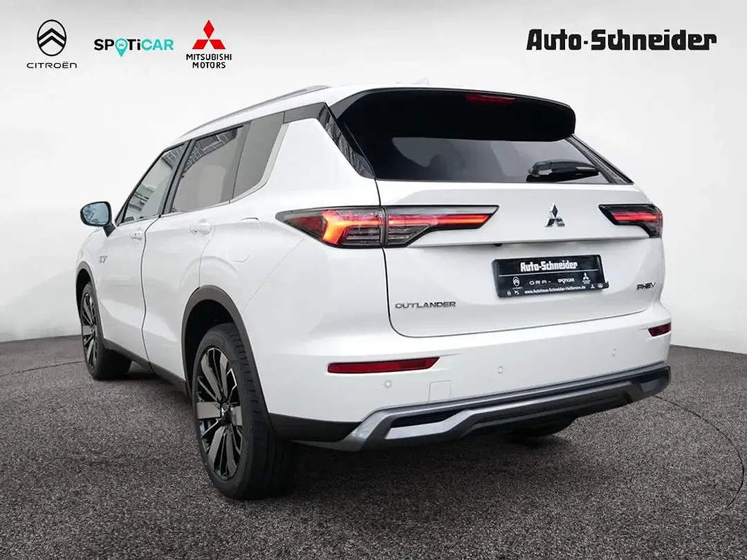 Mitsubishi Outlander - Thumbnail 4