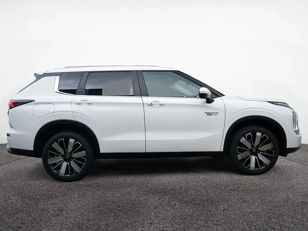 Mitsubishi Outlander - Thumbnail 5