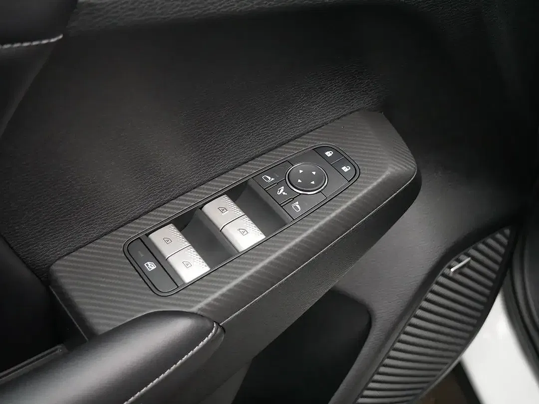 Mitsubishi Outlander - Thumbnail 9