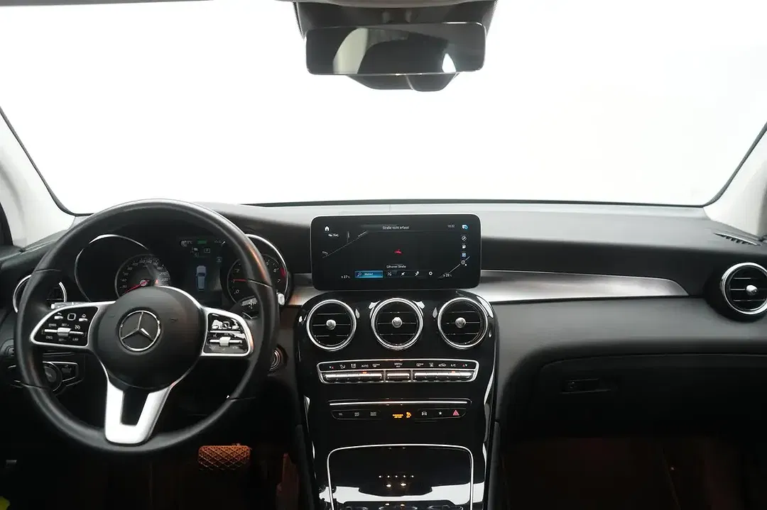 Mercedes-Benz GLC 300 - Thumbnail 15