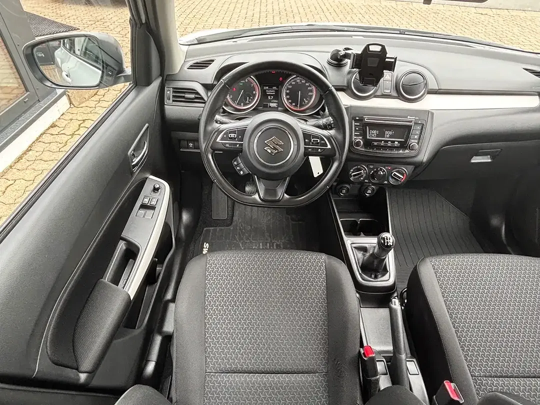 Suzuki Swift - Thumbnail 10
