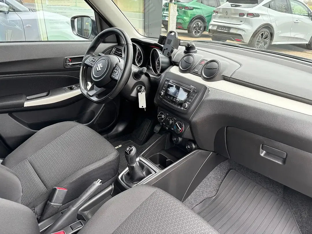 Suzuki Swift - Thumbnail 12