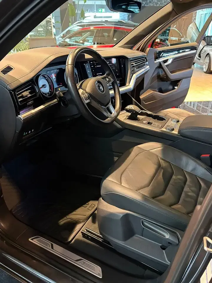 Volkswagen Touareg - Thumbnail 10