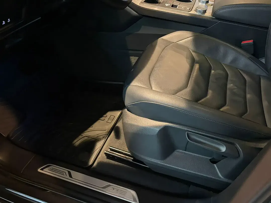 Volkswagen Touareg - Thumbnail 12