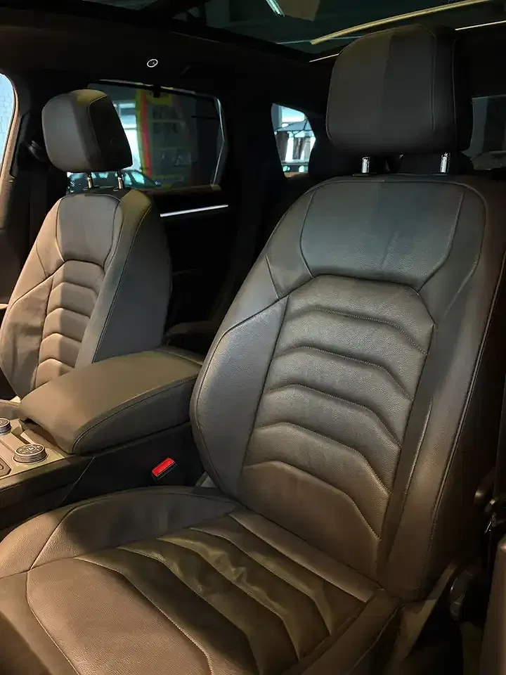 Volkswagen Touareg - Thumbnail 13