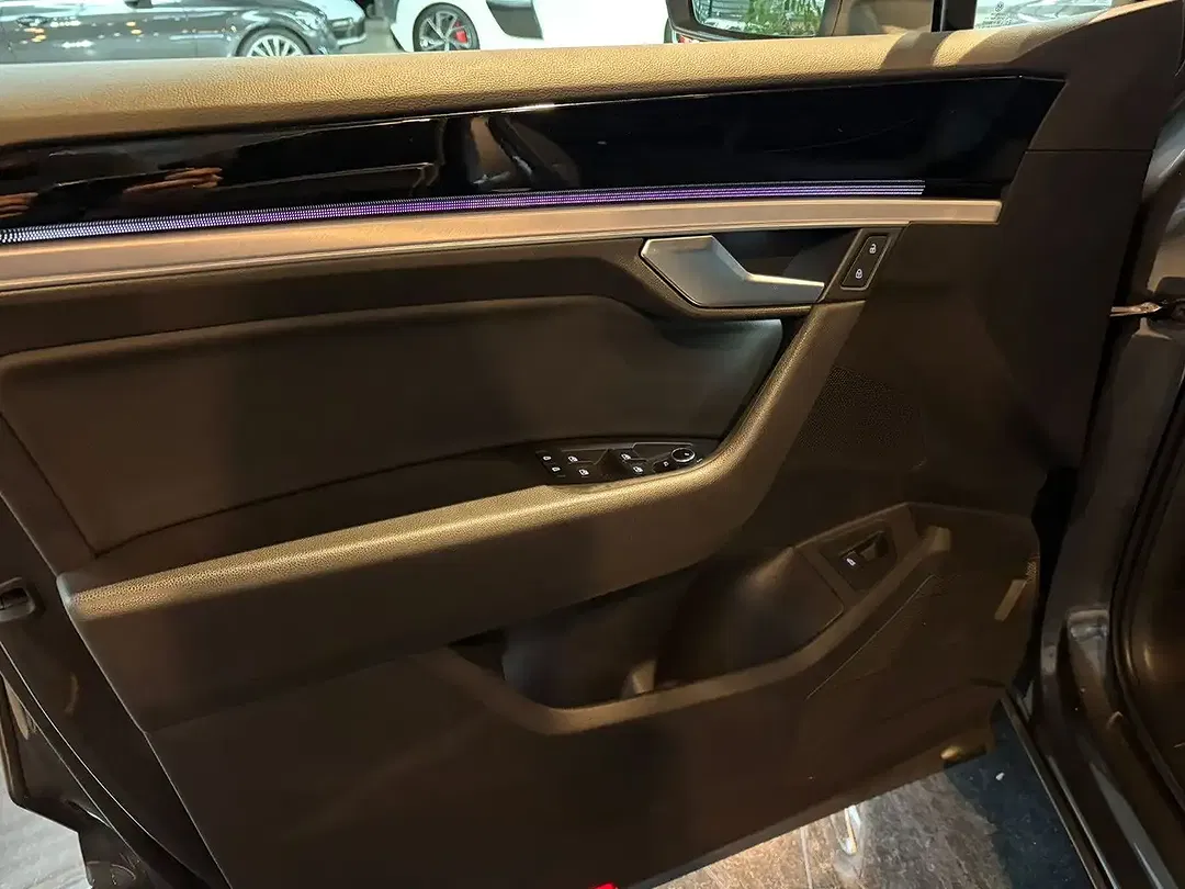Volkswagen Touareg - Thumbnail 8