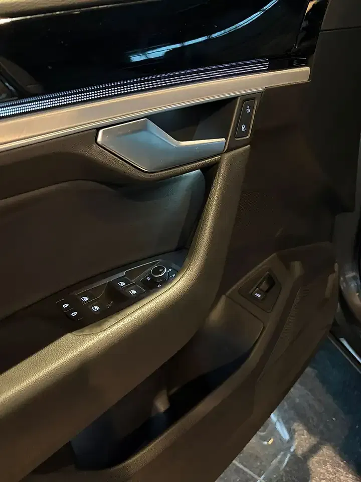 Volkswagen Touareg - Thumbnail 9