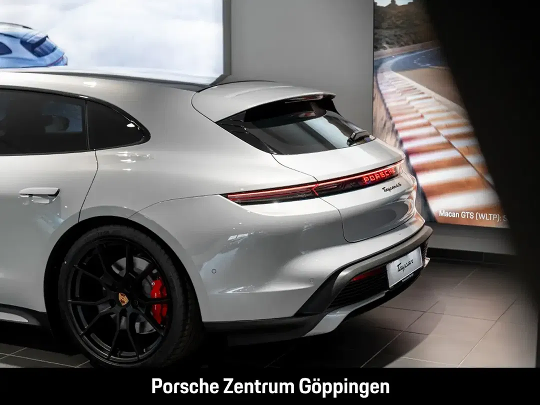 Porsche Taycan - Thumbnail 11