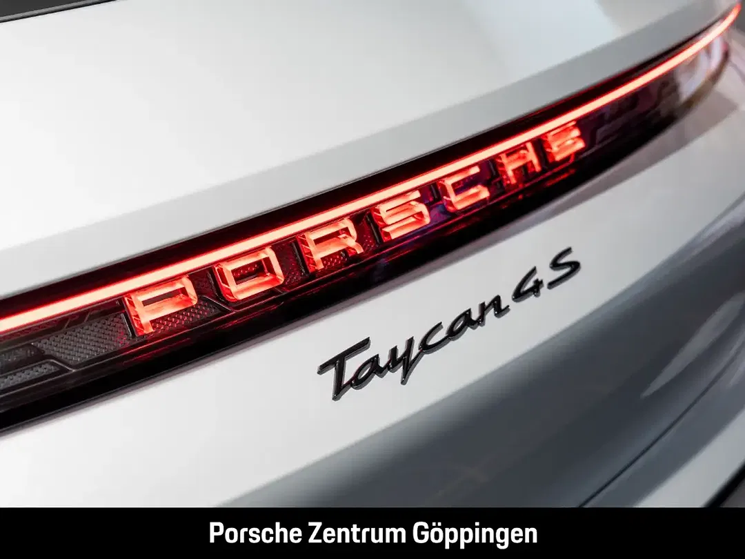 Porsche Taycan - Thumbnail 12