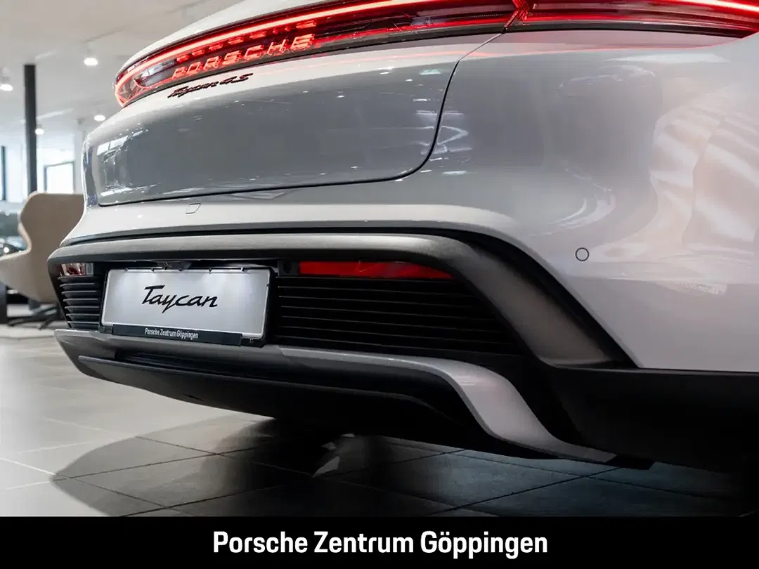 Porsche Taycan - Thumbnail 13