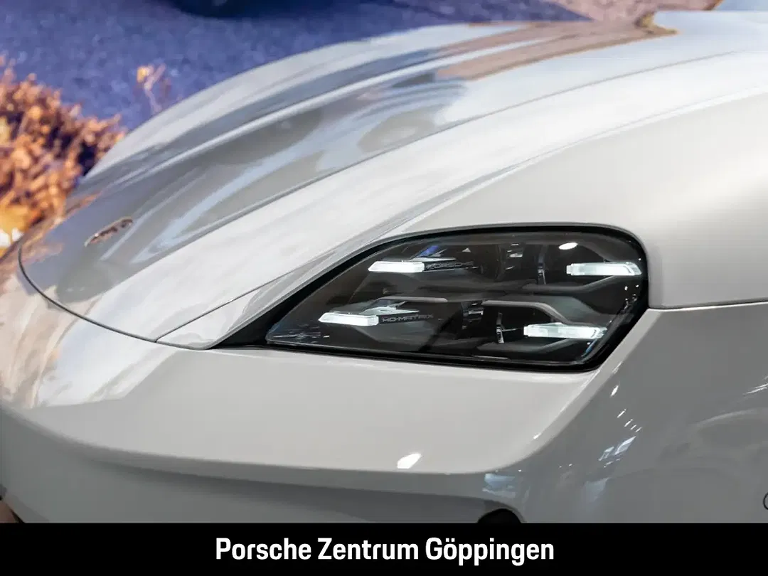 Porsche Taycan - Thumbnail 14