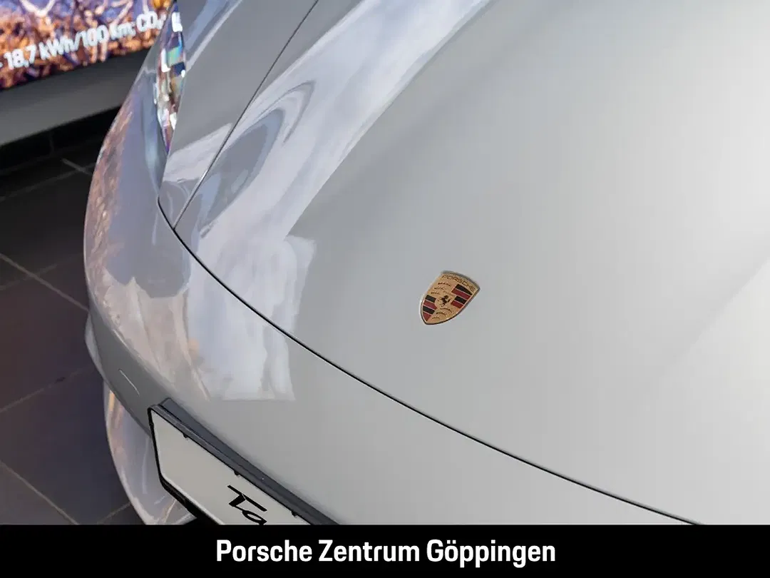 Porsche Taycan - Thumbnail 15