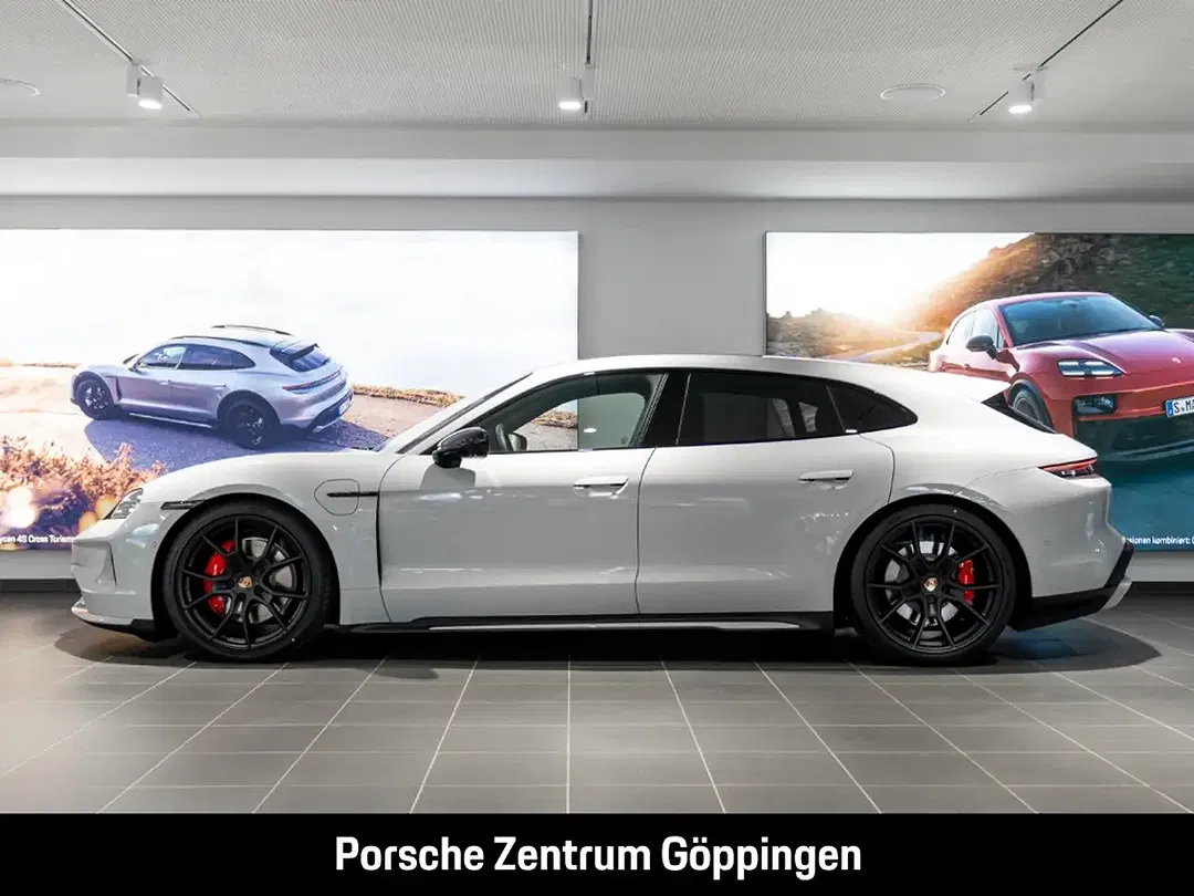 Porsche Taycan - Thumbnail 2