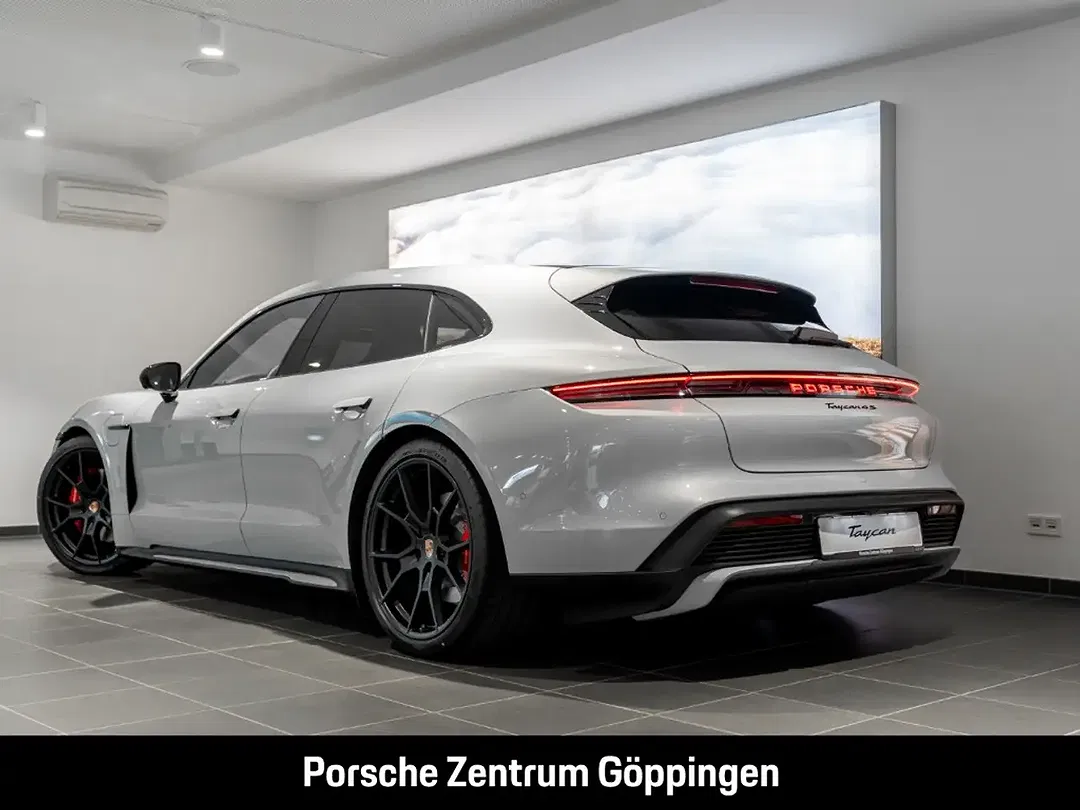 Porsche Taycan - Thumbnail 3