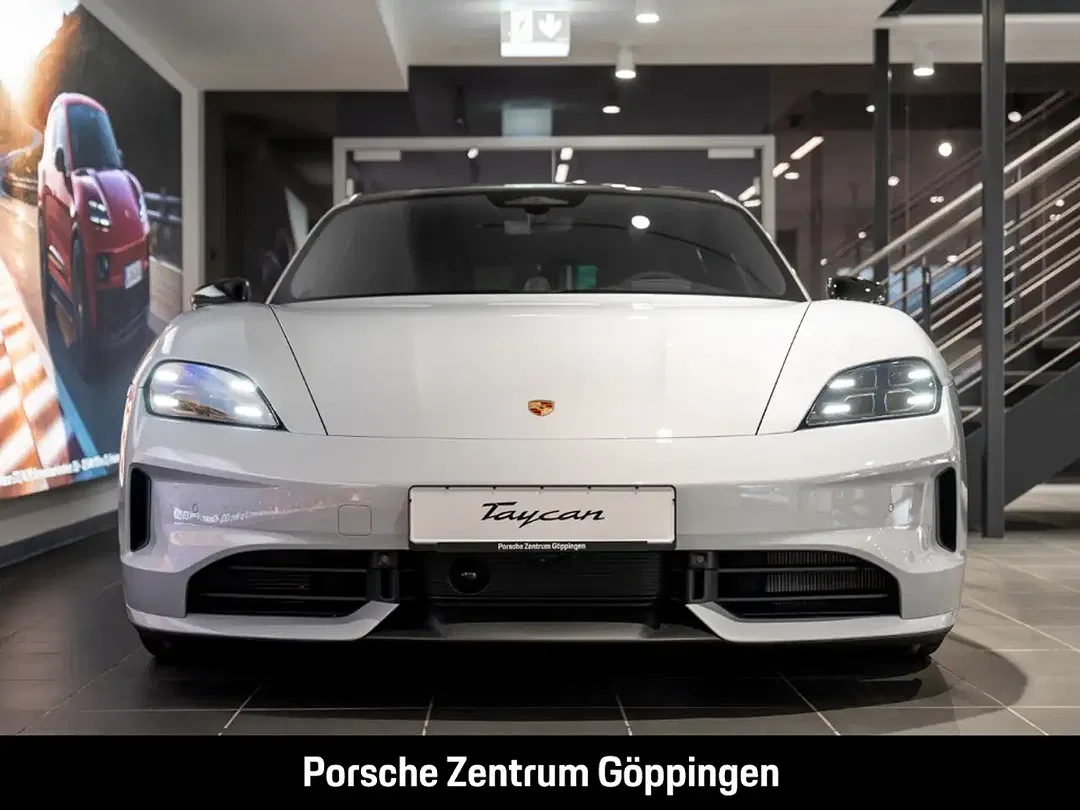 Porsche Taycan - Thumbnail 5