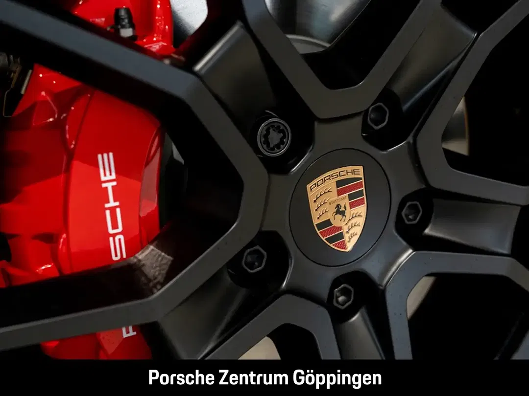 Porsche Taycan - Thumbnail 8