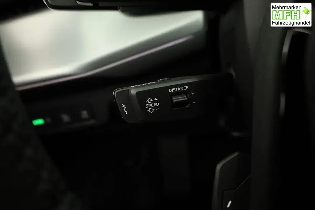 Audi Q3 - Thumbnail 9