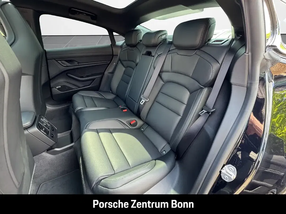 Porsche Taycan - Thumbnail 13
