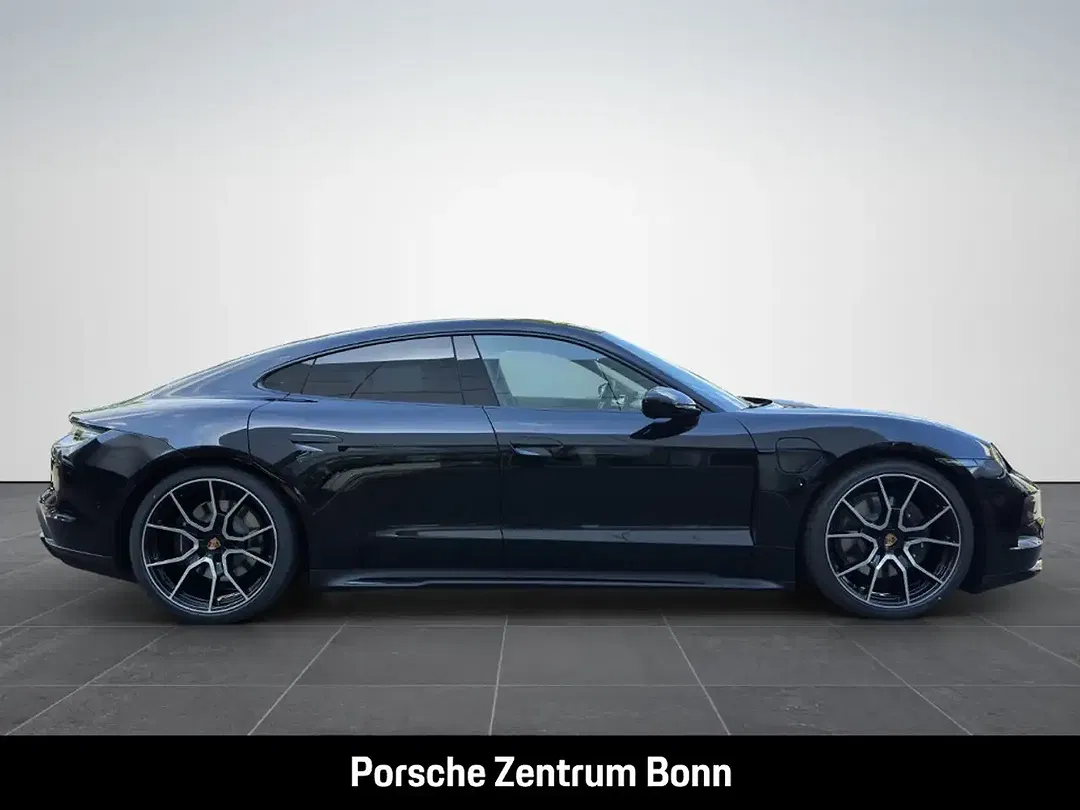 Porsche Taycan - Thumbnail 4