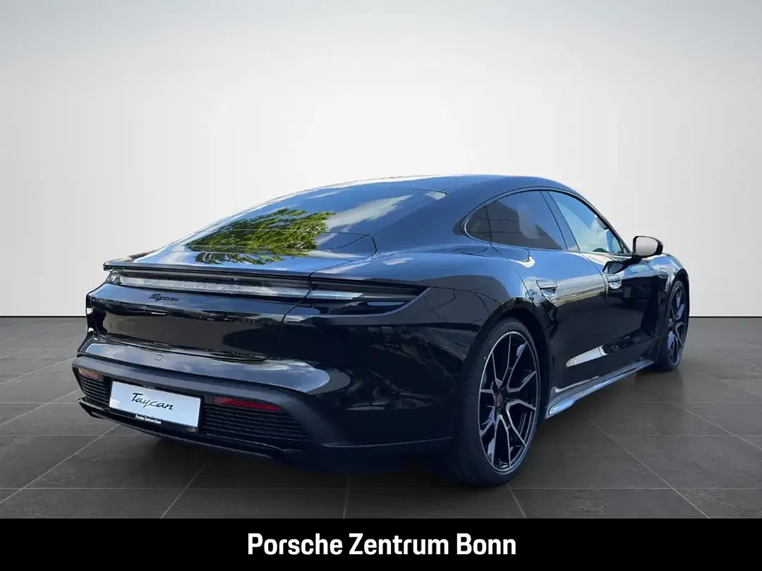 Porsche Taycan - Thumbnail 5