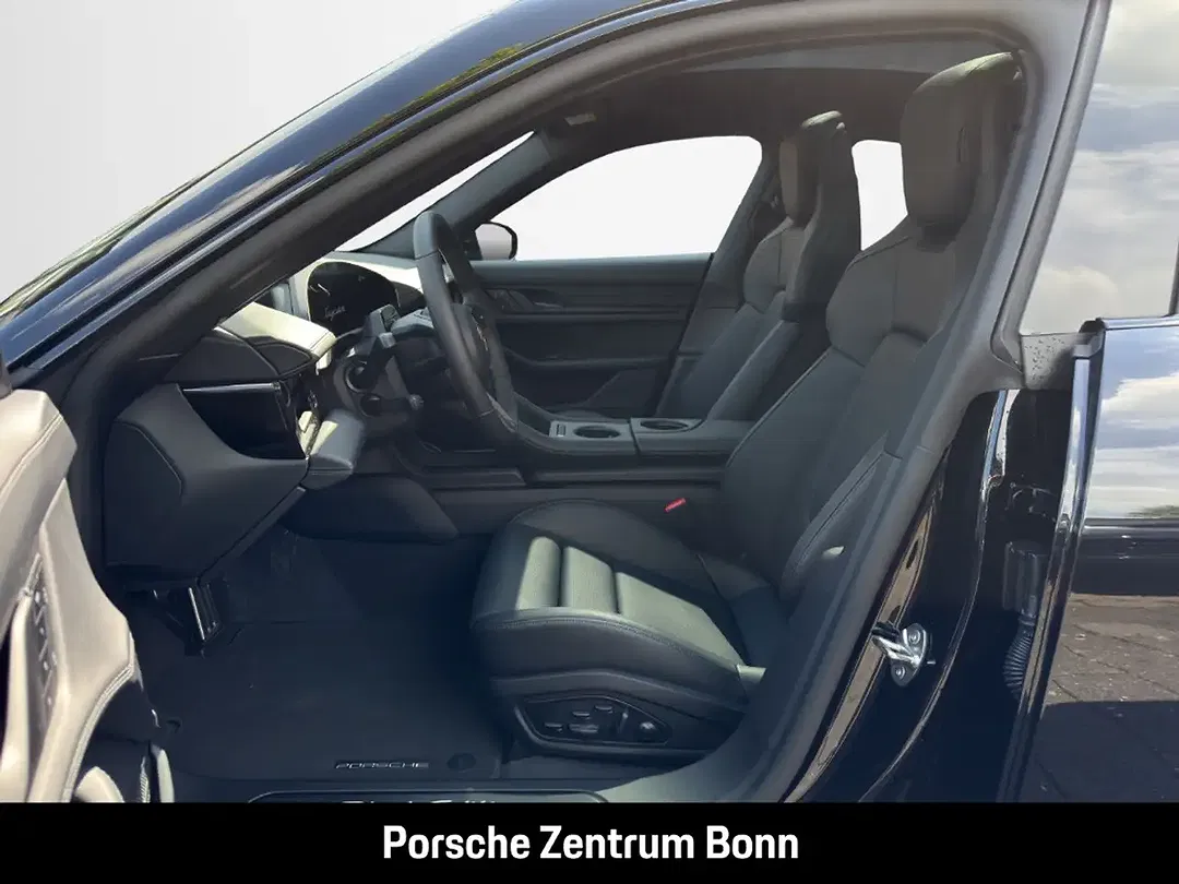 Porsche Taycan - Thumbnail 9