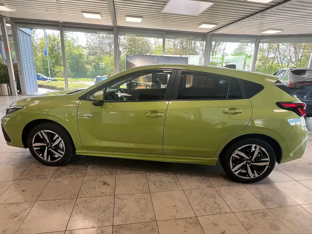 Subaru Impreza - Thumbnail 2