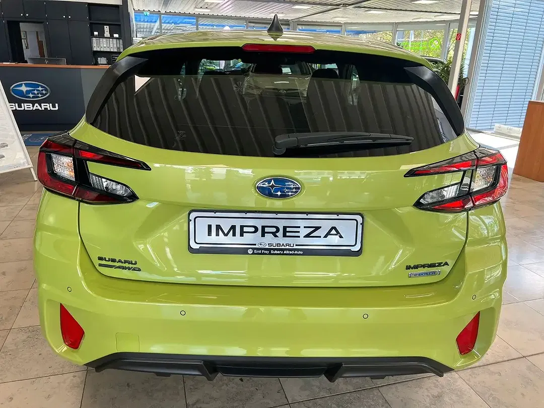 Subaru Impreza - Thumbnail 4