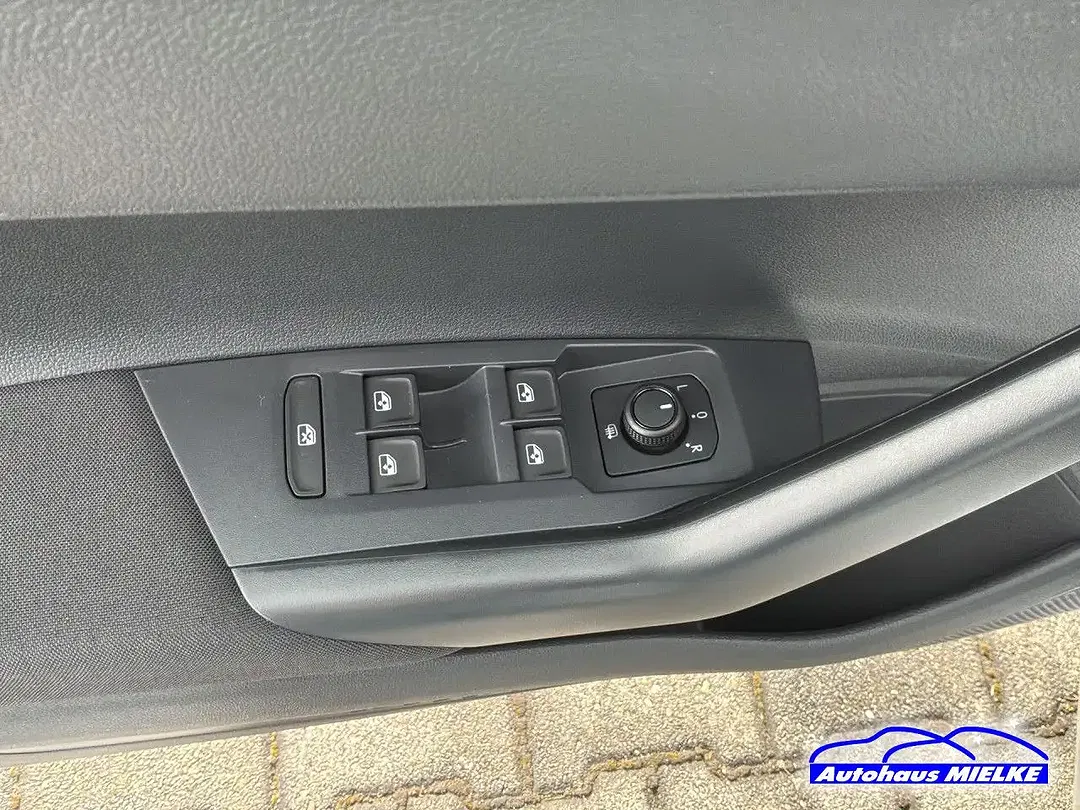 Volkswagen Polo - Thumbnail 12