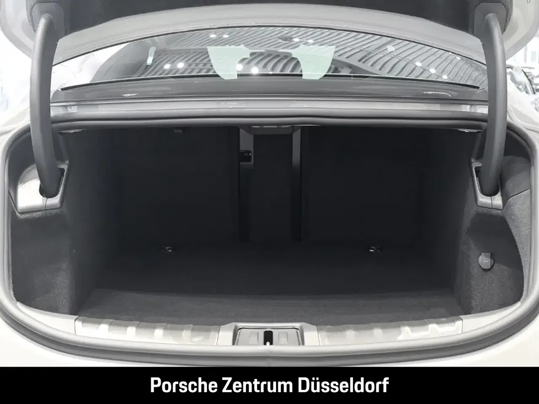 Porsche Taycan - Thumbnail 10