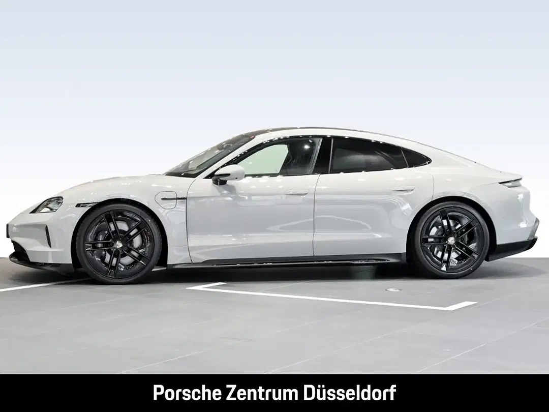 Porsche Taycan - Thumbnail 2