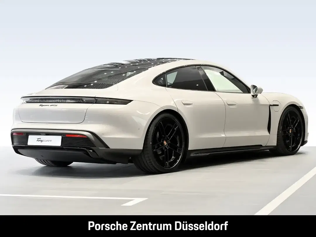 Porsche Taycan - Thumbnail 4