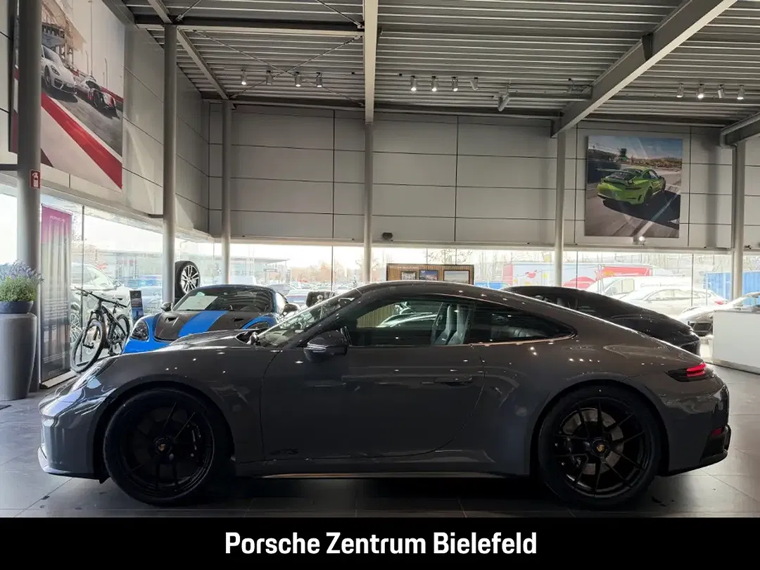 Porsche 992 - Thumbnail 2