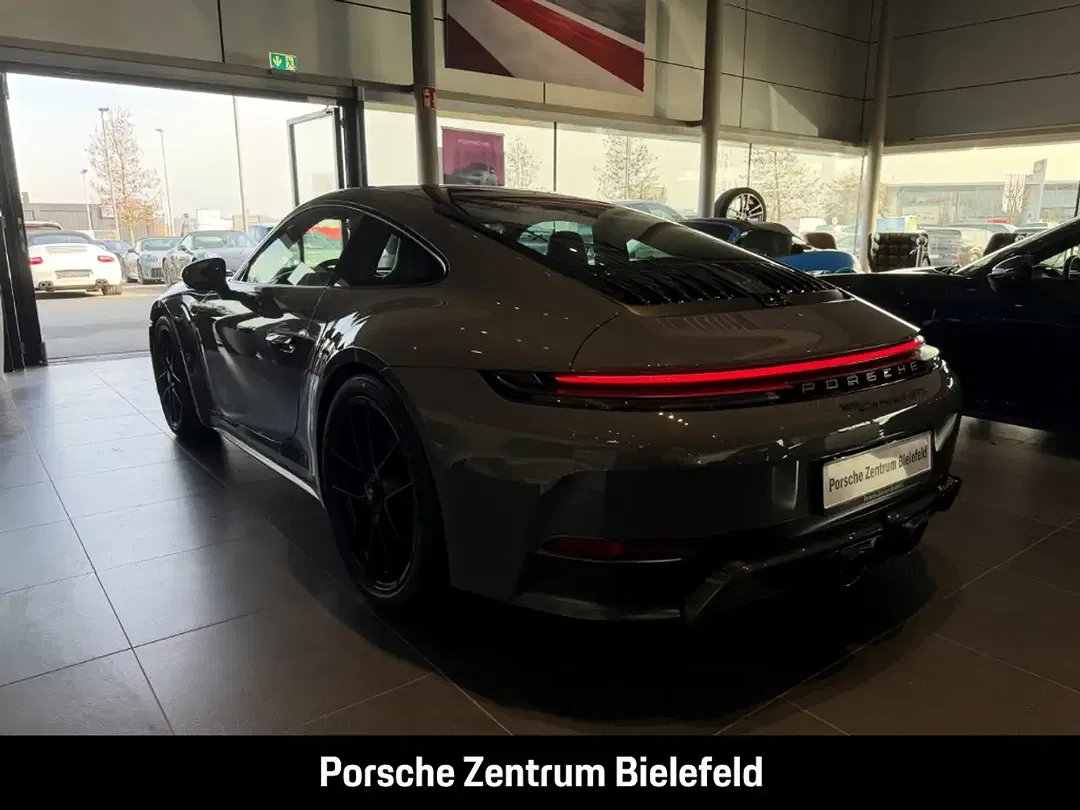 Porsche 992 - Thumbnail 3