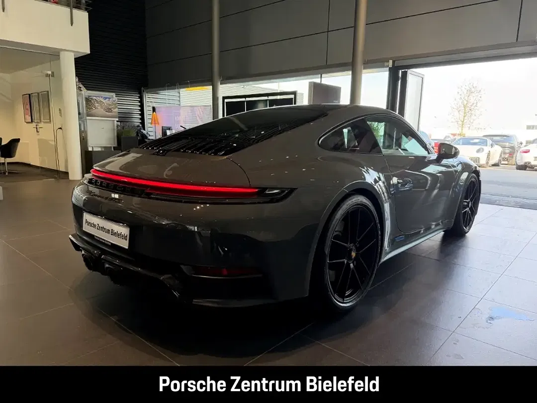 Porsche 992 - Thumbnail 6