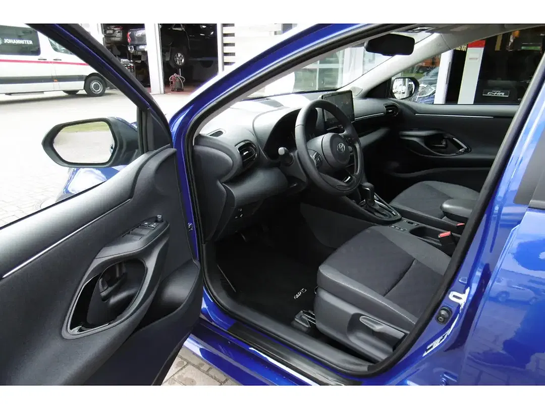 Toyota Yaris - Thumbnail 8